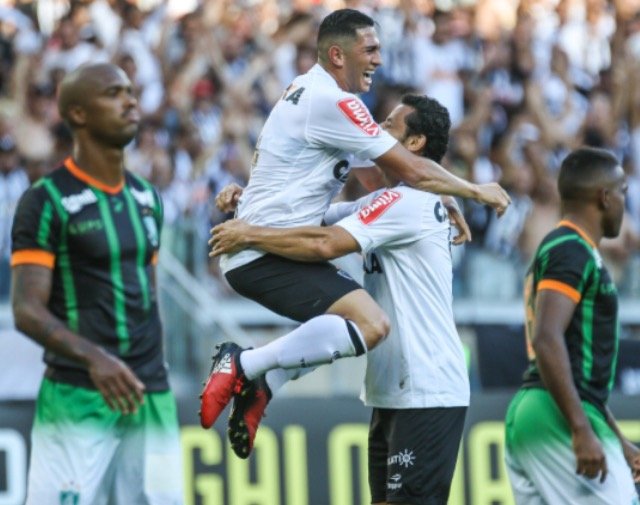 Coelho luta, mas perde o clássico no Mineirão