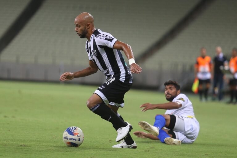 Entrevista com o lateral-esquerdo Romário, do Ceará