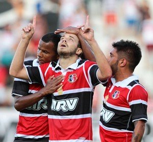 Invicto na temporada, Santa Cruz vence o Uniclinic e assume a liderança do Grupo da Morte na Copa do Nordeste