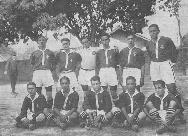 Recordar é Viver: Camisas Negras e a Resposta Histórica.