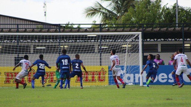 Bahia para no goleiro e empata com Altos no Piauí