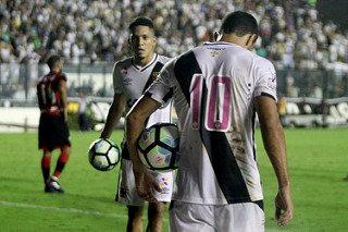 Análise: A insistência no erro que podem comprometer o ano do Vasco.