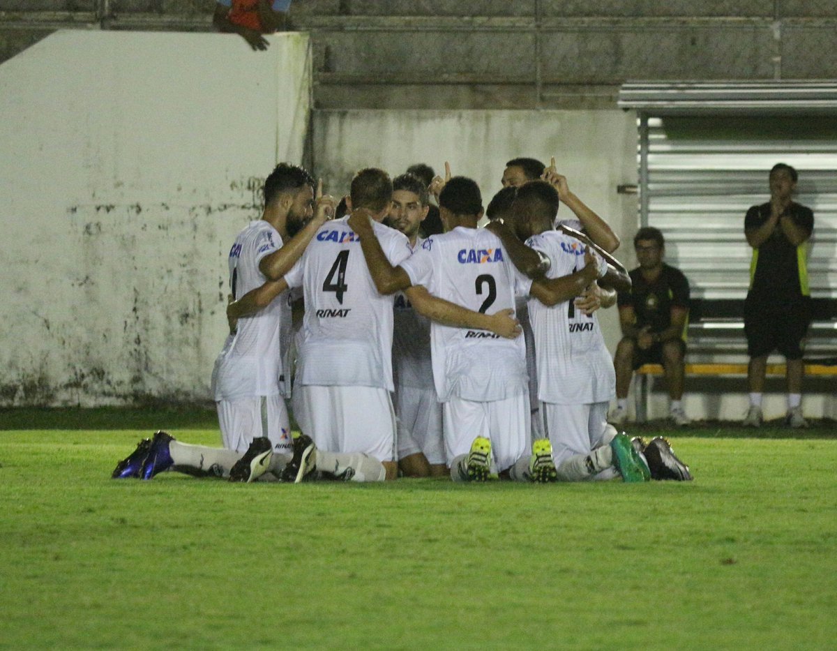 O Mais Querido bate o Globo fora de casa e assume a ponta da tabela, com um jogo a menos