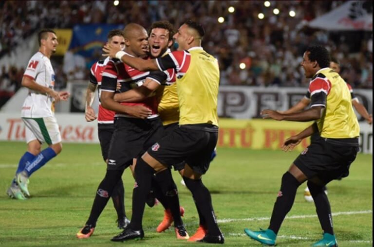 SEMPRE ELE! Com gol de Anderson Salles, Santa Cruz vence Salgueiro e vai com a vantagem do empate para o Sertão