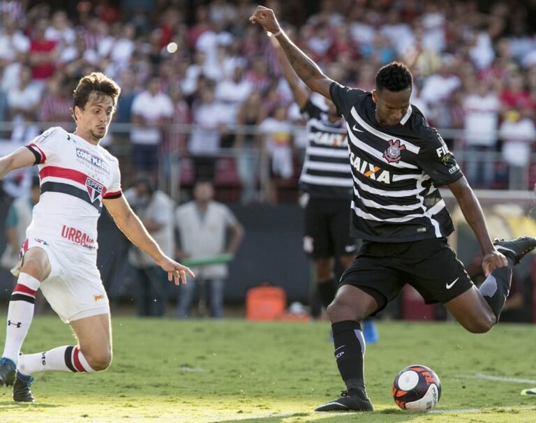 Precisamos falar de Jô e seus gols em clássicos