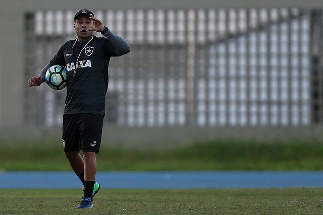 Botafogo encara Grêmio em estreia no Brasileiro