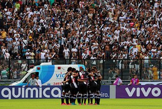 Na minha casa mando eu! De virada, Vasco vence o Fluminense em São Januário.