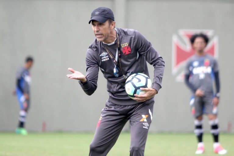 Estreia contra o atual Campeão; 100 jogos de Nenê; Vai e vem de jogadores: Confira o pacotão do Vasco para a primeira rodada do Brasileirão Séria A