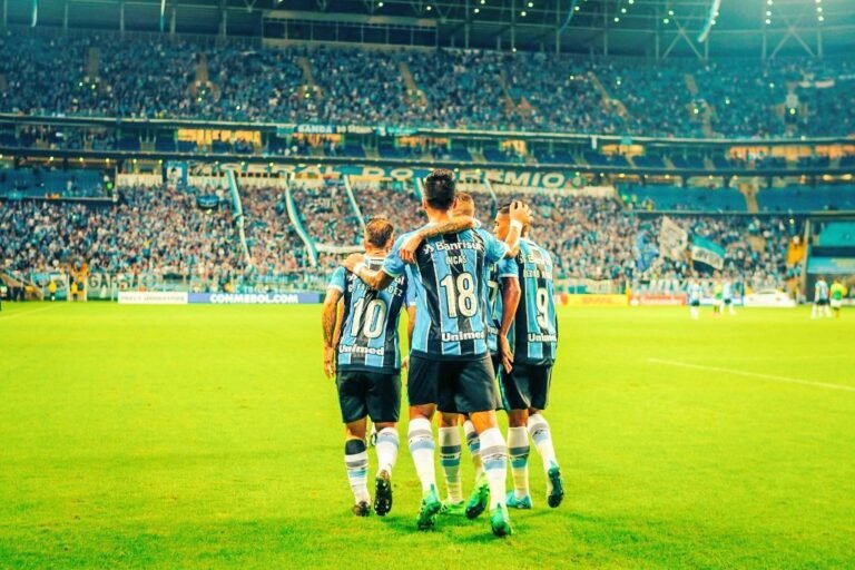 Dono da terceira melhor campanha e líder do grupo 8, o Grêmio está nas oitavas de final da Conmebol Libertadores Bridgestone