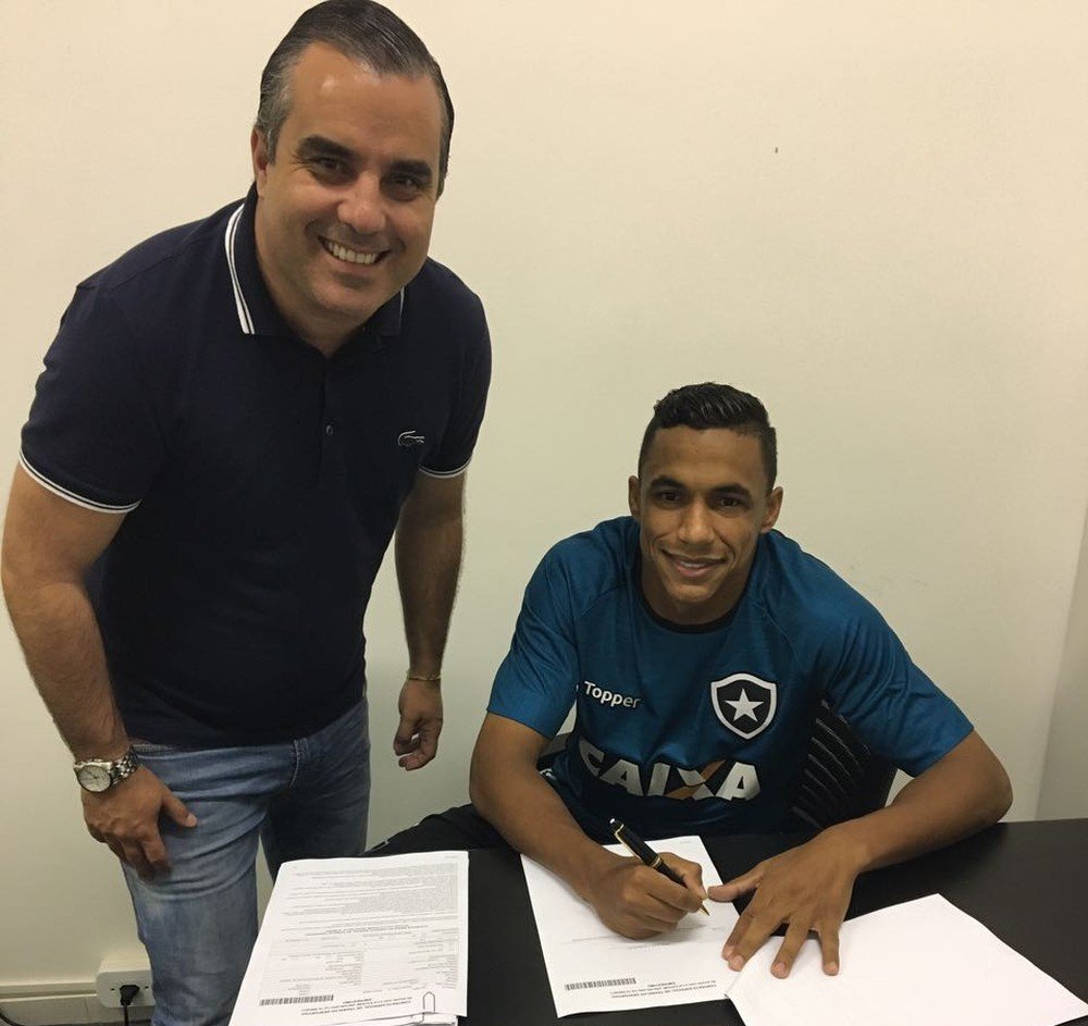Botafogo busca reforços no mercado