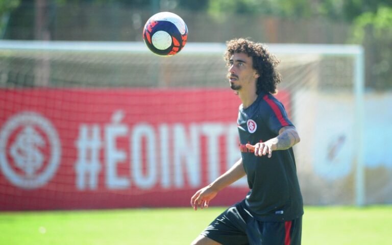 Internacional empresta Valdívia ao Atlético-MG