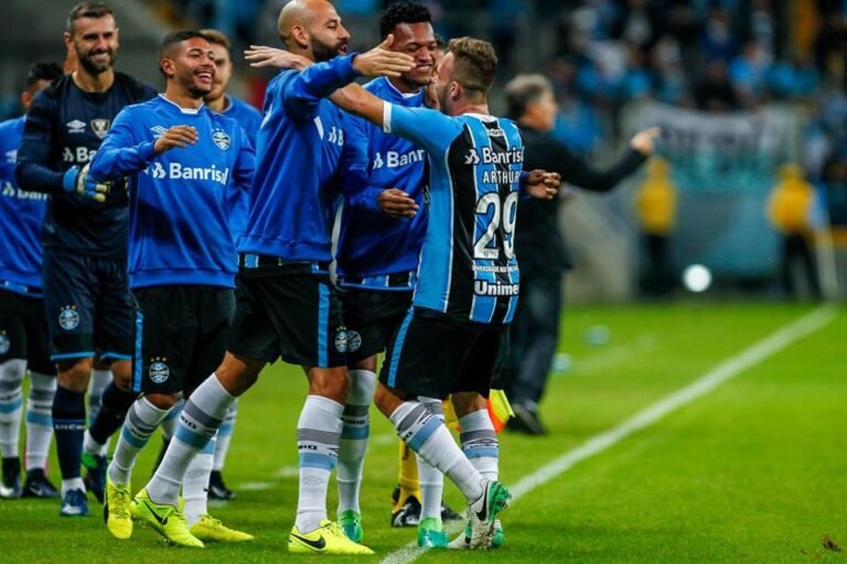 Grêmio vence o Flu por 3 a 1 pelas oitavas da Copa do Brasil