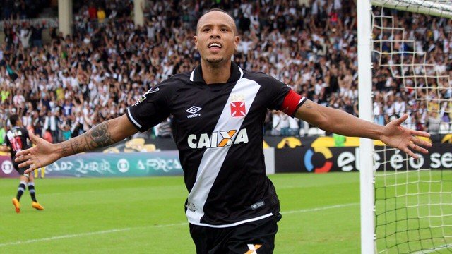 DIA FABULOSO! Luís Fabiano marca, Vasco lota São Januário e vence a primeira no Brasileirão