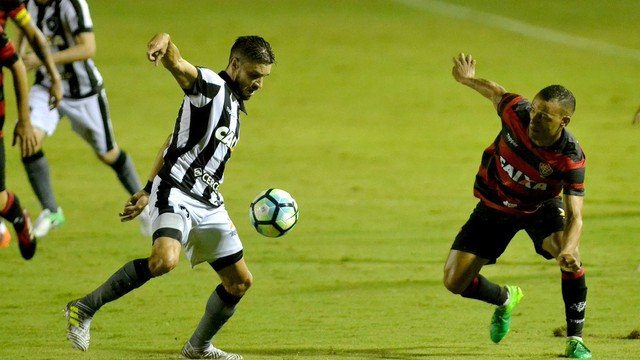 Vitória arranca empate do Botafogo no Barradão