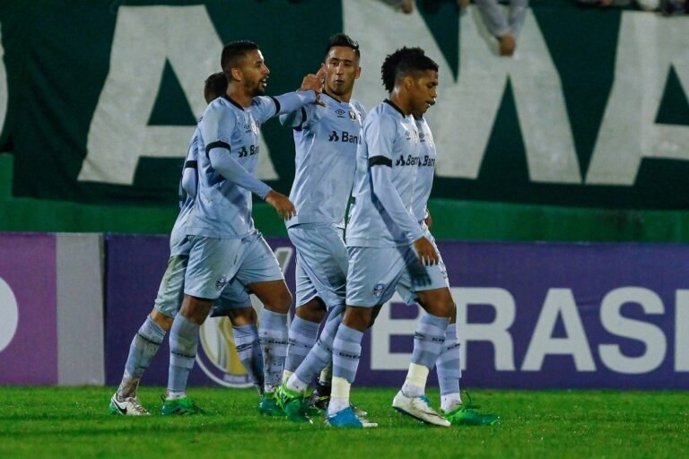 Goleada com direito a hat-trick de quem saiu do banco!