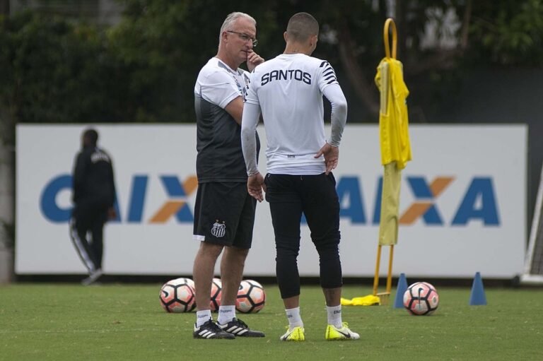 Um retorno e três desfalques, Santos é relacionado para o clássico.
