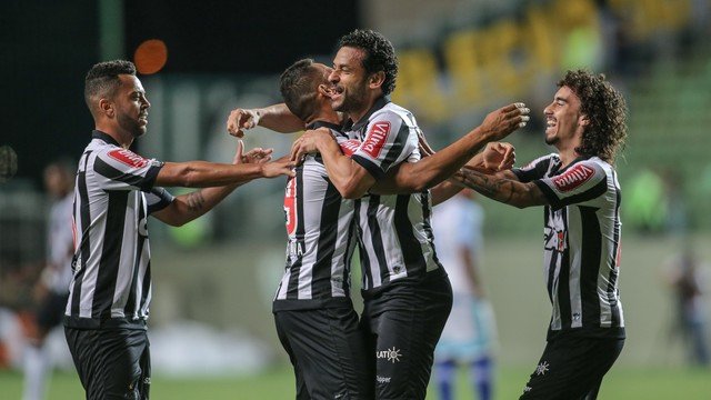 Victor salva, Galo sofre, mas vence a primeira no Brasileirão.