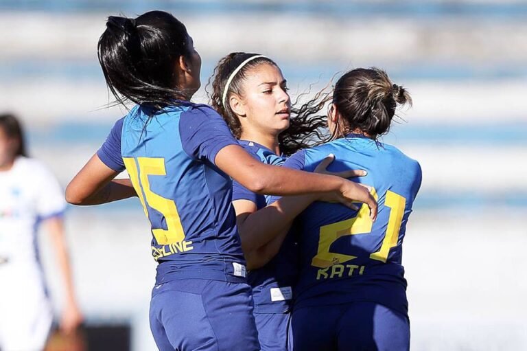 Pela semifinal do Brasileiro, Sereias abrem vantagem fora de casa.