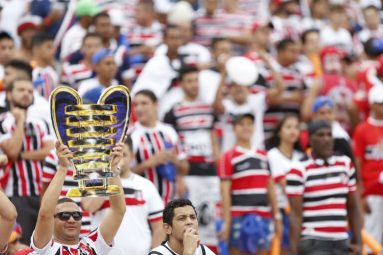 A torcida pediu e o Santa Cruz continua na Liga do Nordeste