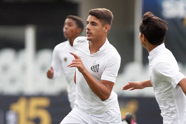 Mais um Menino da Vila assina contrato