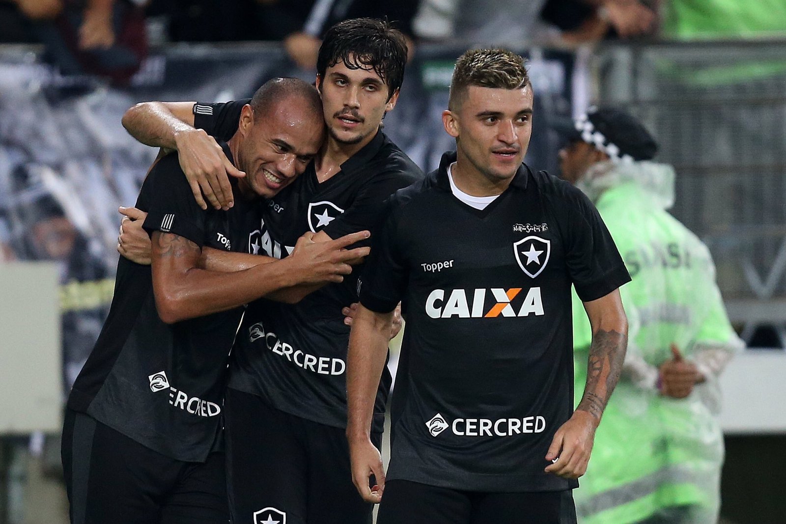 Botafogo vence o Fluminense no clássico Vovô