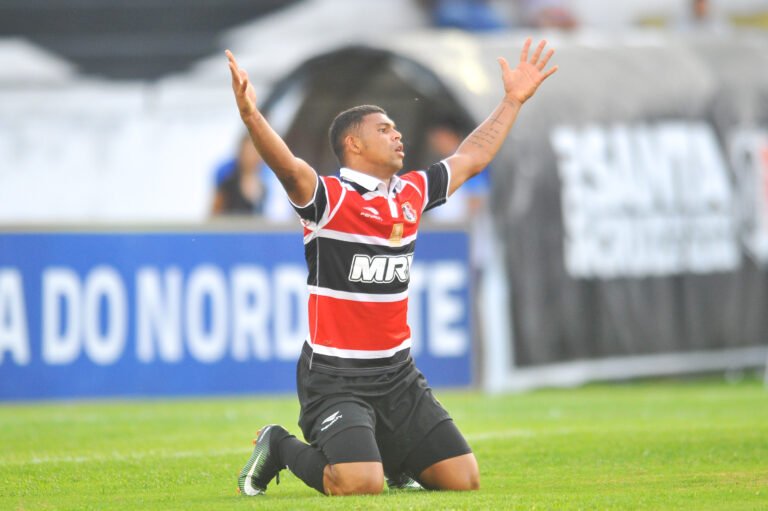 Santa Cruz tem desfalques e novidades para o Clássico das Emoções contra o Náutico