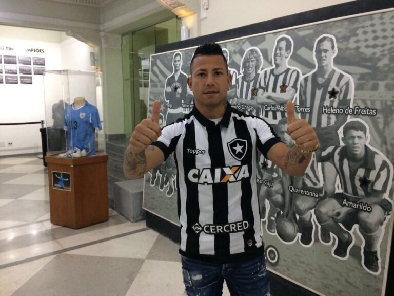 Leo Valencia é o novo reforço do Botafogo