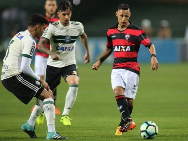 Com gol de Kanu o Vitoria vence e sai do z4