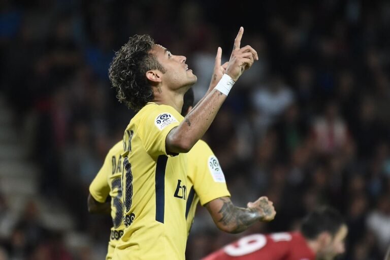 O efeito Neymar e a debandada de brasileiros para o futebol francês