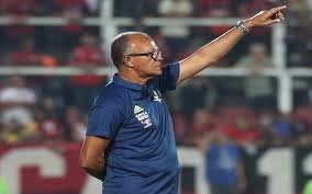 Feliz com a vitória, Jayme de Almeida pede paciência e que acreditem no time