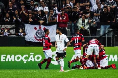 Corinthians tropeça para time da zona de rebaixamento novamente dentro de casa.