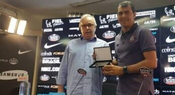 Corinthians renova o contrato de Fábio Carille por mais duas temporadas.