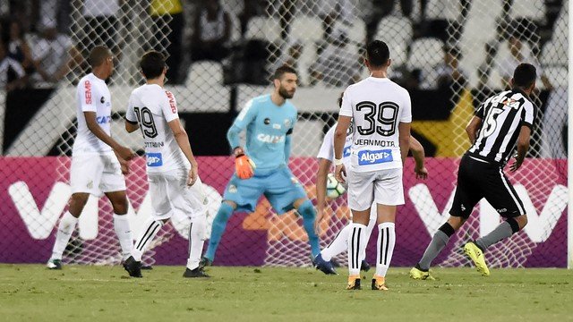Diante do Botafogo, a derrota.