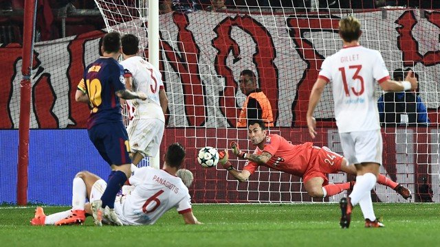 Barça fica no empate com Olympiacos, mas permanece na liderança do Grupo D na Champions League