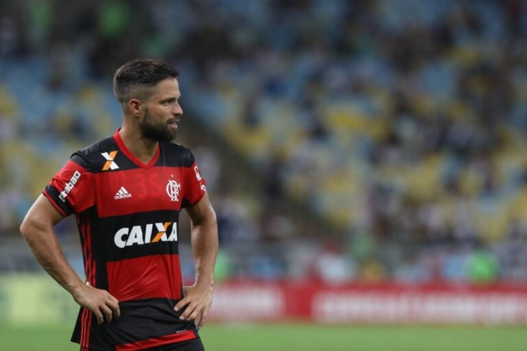 Diego diz ser um privilégio ter dois caminhos para Libertadores.