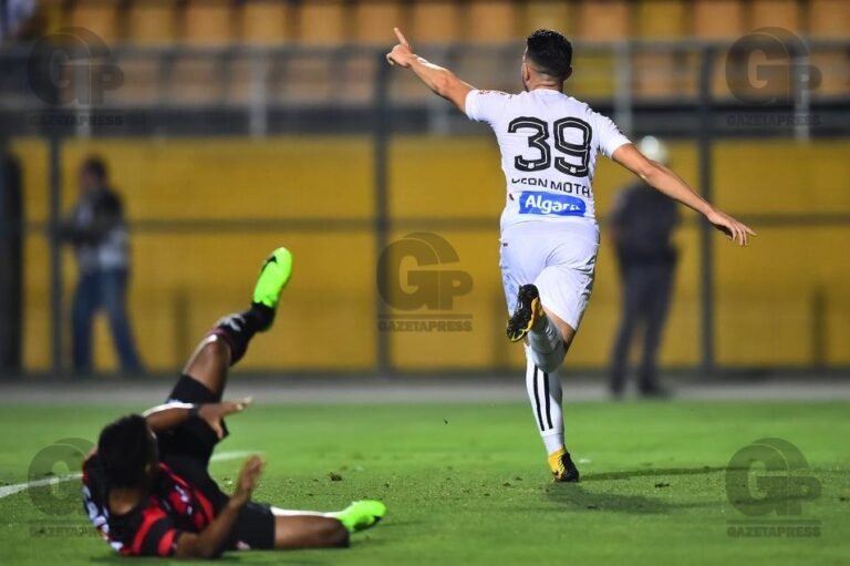 Santos empata e mantém invencibilidade no Pacaembu.