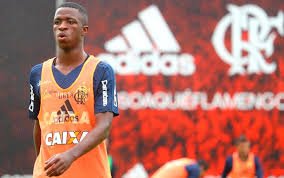 Vinícius Júnior vira preocupação no Flamengo