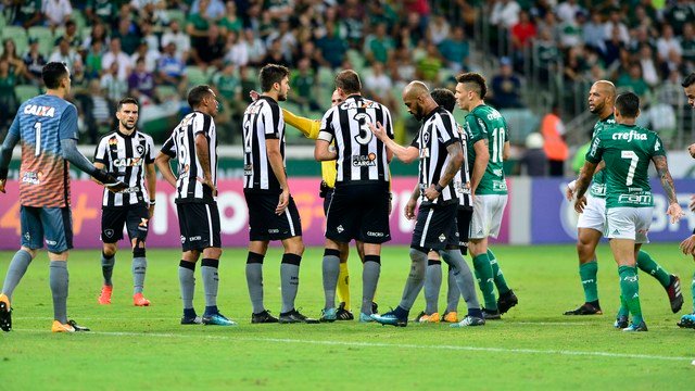 Após derrota, Botafogo se distancia do G7