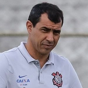 Corinthians enfrenta Atlético Paranaense desfalcado e joga por vantagem na liderança.
