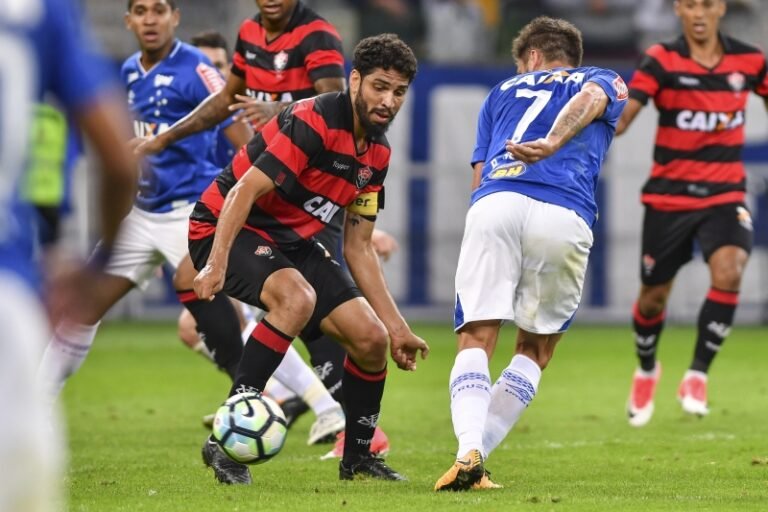 Com o time mudado, Cruzeiro visita o Vitória em Salvador