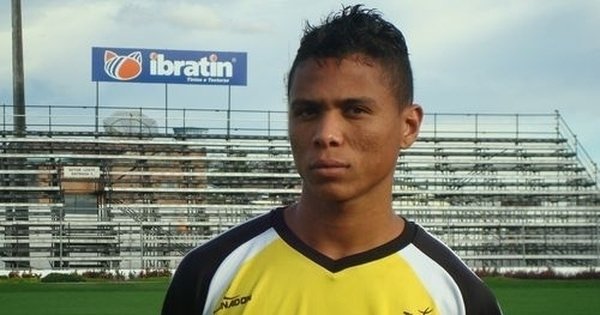 O Santa Cruz anuncia sua primeira contratação para 2018