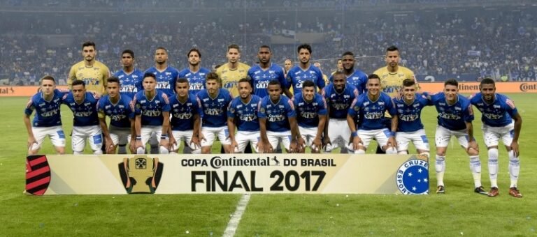 Cruzeiro recebe prêmios pelo ano de 2017