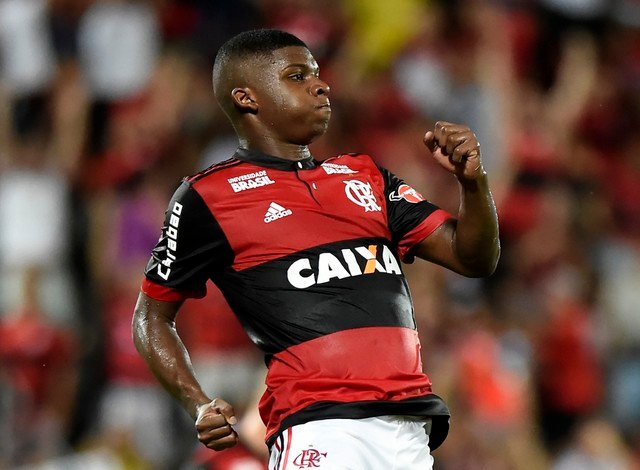 Com Lincoln desencantando nos profissionais, Flamengo vence mais uma e segue invicto
