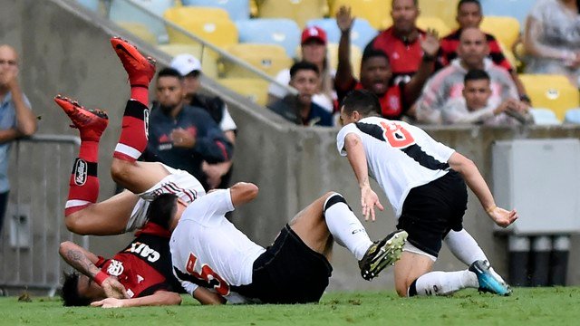 Em jogo com muitos erros, Flamengo e Vasco empatam em 0 a 0