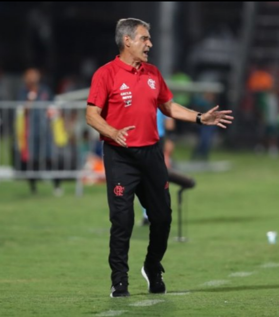 Em coletiva após vitória, Carpegiani diz que levará Marlos Moreno para o clássico contra o Vasco: “Vou levar, mas não decidi se ele começa “