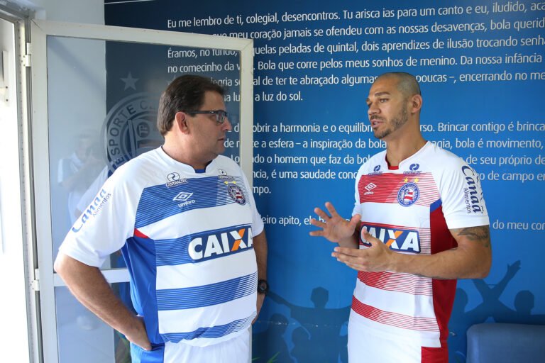 ANÚNCIOS E COLETIVA: A reapresentação do Bahia