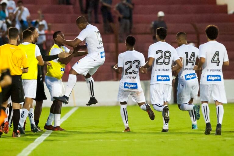Estreia com vitória no Campeonato Paulista