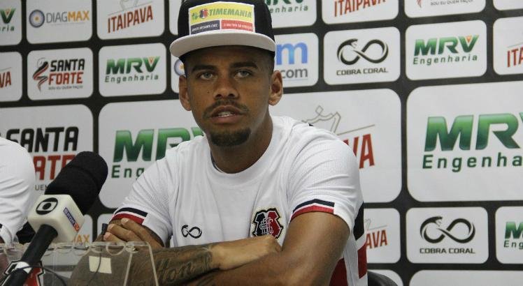 Entrevista com o lateral-esquerdo Paulo Henrique, do Santa Cruz