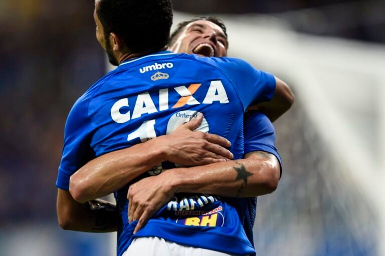 Cruzeiro dá show e goleia o Uberlândia no Mineirão