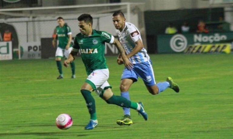 Entrevista com o meia Rafinha, jogador do Goiás.